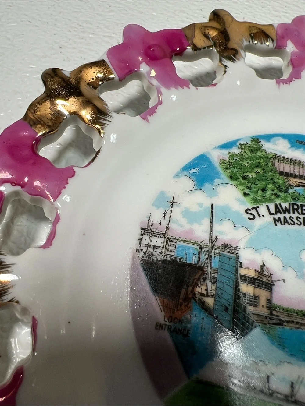 Decorative Porcelain Souvenir Plate Set with Gold Trim Set 2